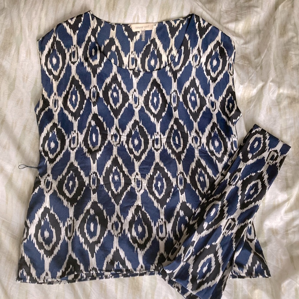 Geometric print top
